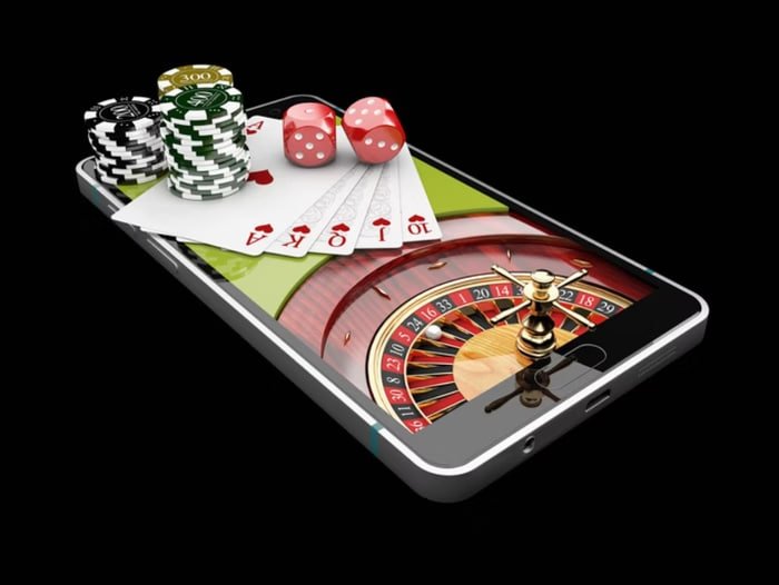 Slot game display showing Aviator, Sweet Bonanza, Gates of Olympus, Fortune Tiger, and Mahjong Ways on mobile